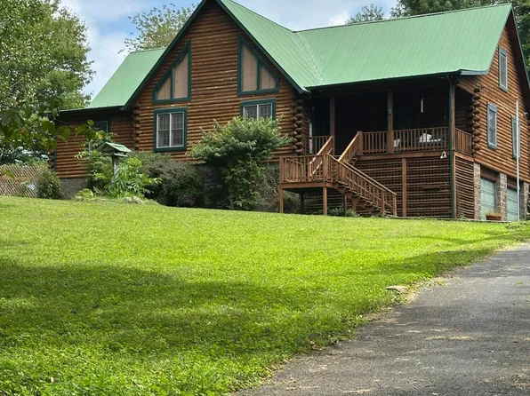 5162 Maple Ln, Fayetteville, WV 25840