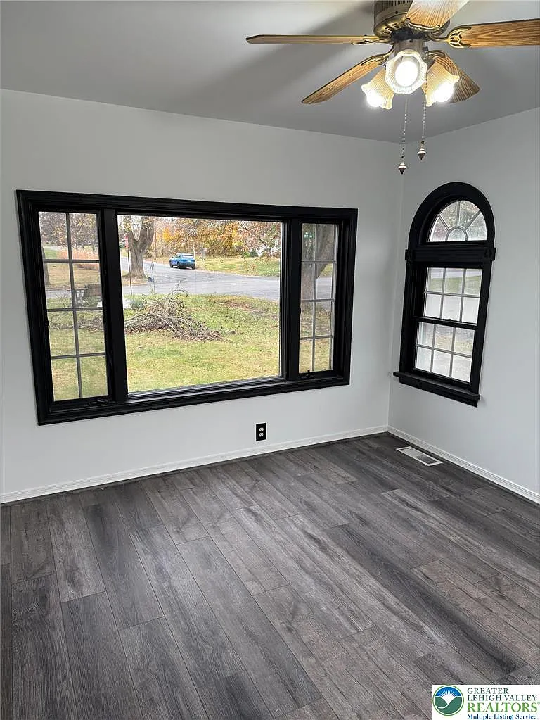 3 bed, 2.0 bath, 2144 sqft, $3,000 — Photo 4