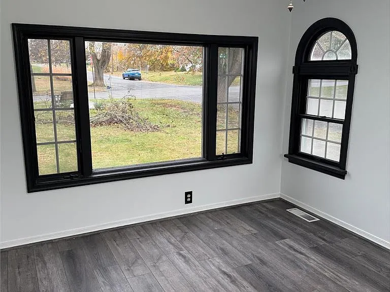 1117 Whitney Ave — Photo 4