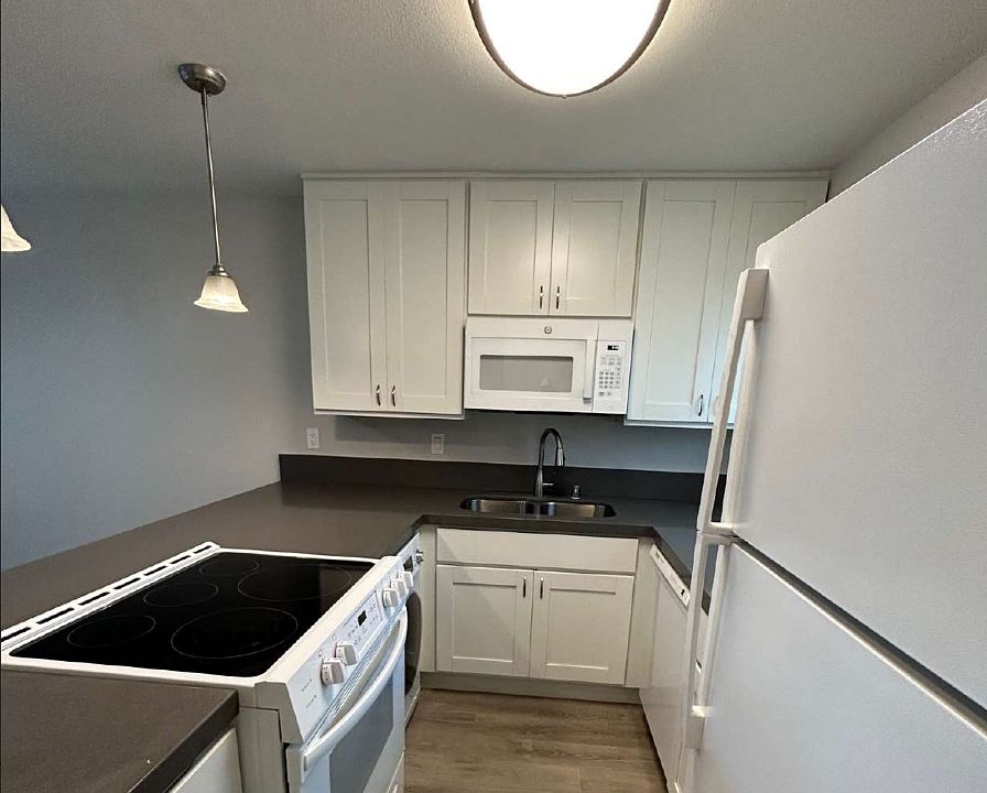 1st image of 576 28th St #525