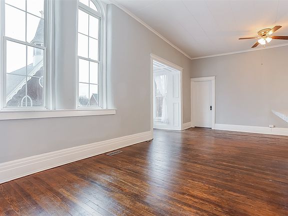 4th image of 101 W Shiawassee Ave