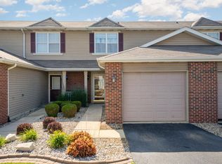 907 Flagstone Dr, Dyer, IN 46311