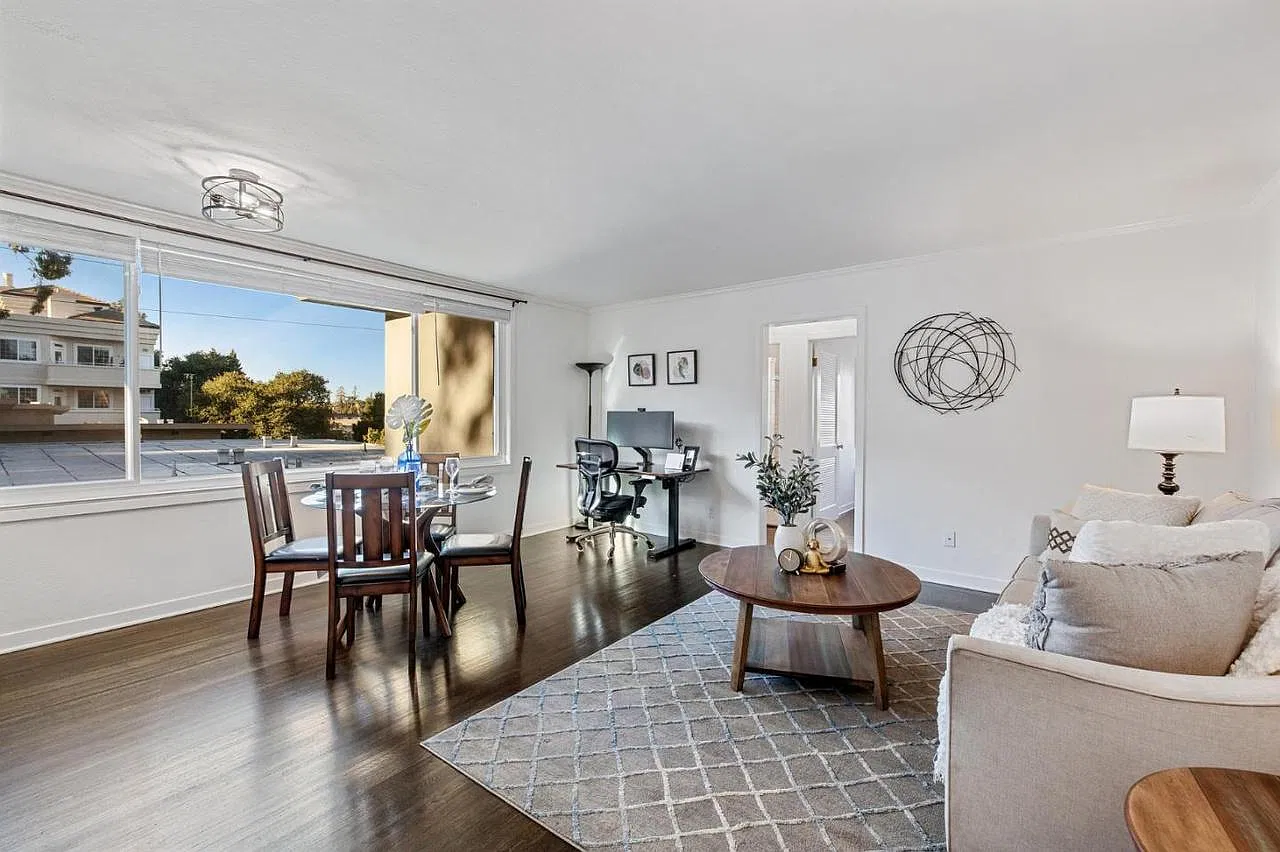 2 bed, 860 sqft, $3,200 — Photo 3