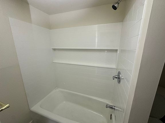 3rd image of 5885 Youngstown Hubbard Rd #4