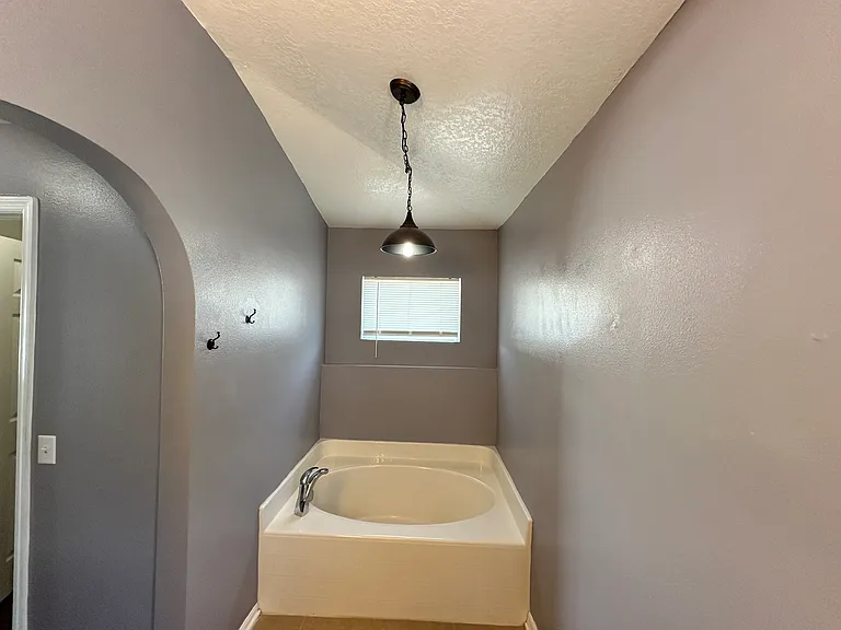 2705 NE 42nd Rd — Photo 6