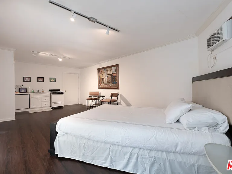 1148 Coldwater Canyon Dr — Photo 17