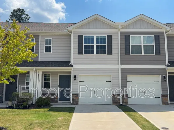 18 March Creek Dr, Fuquay Varina, NC 27526