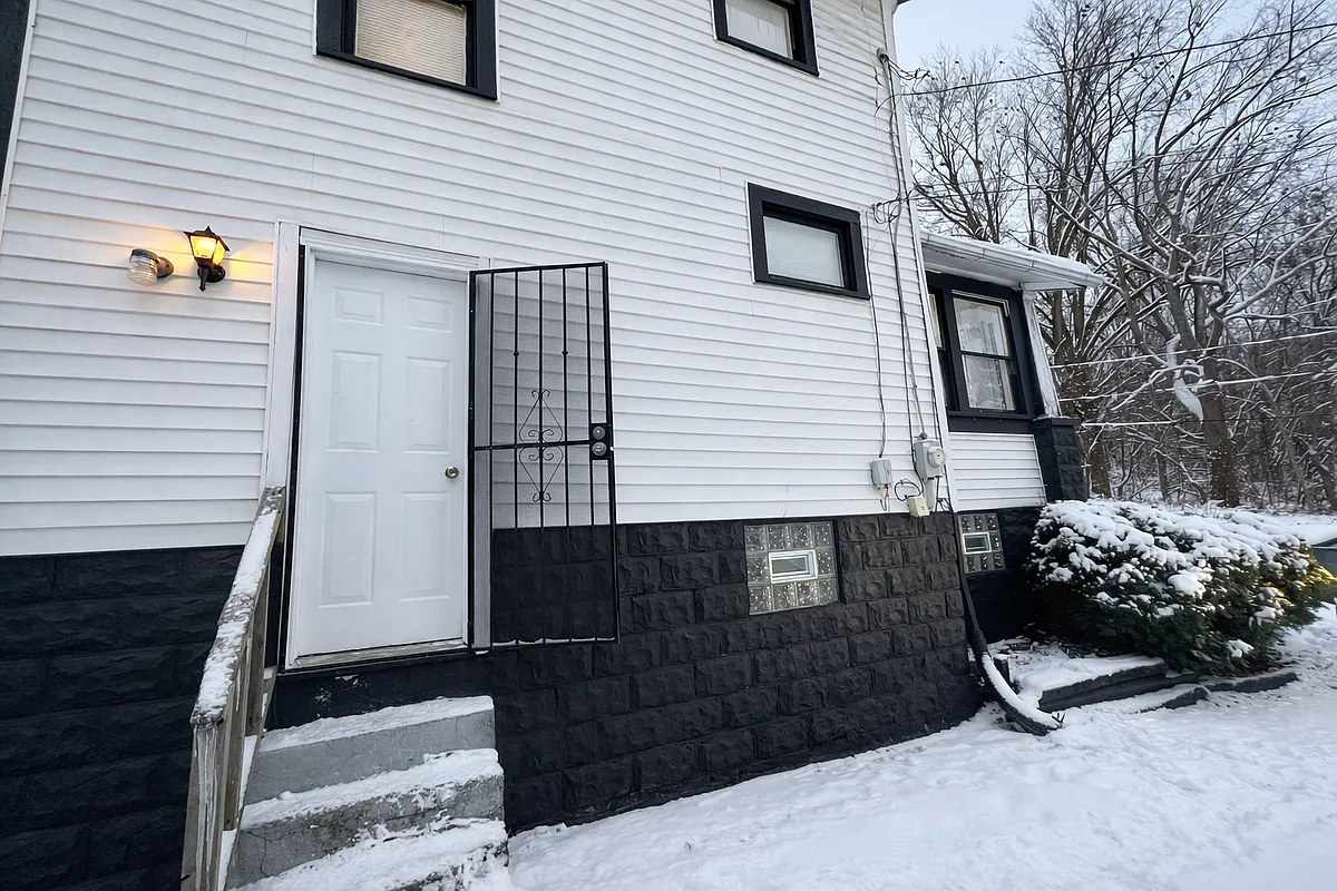 Building Photo - 712 Roselle Ave #A