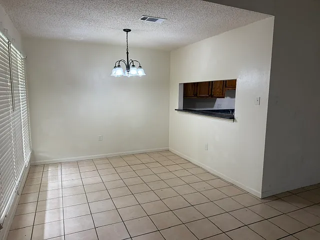 3 bed, 1350 sqft, $1,300 — Photo 3