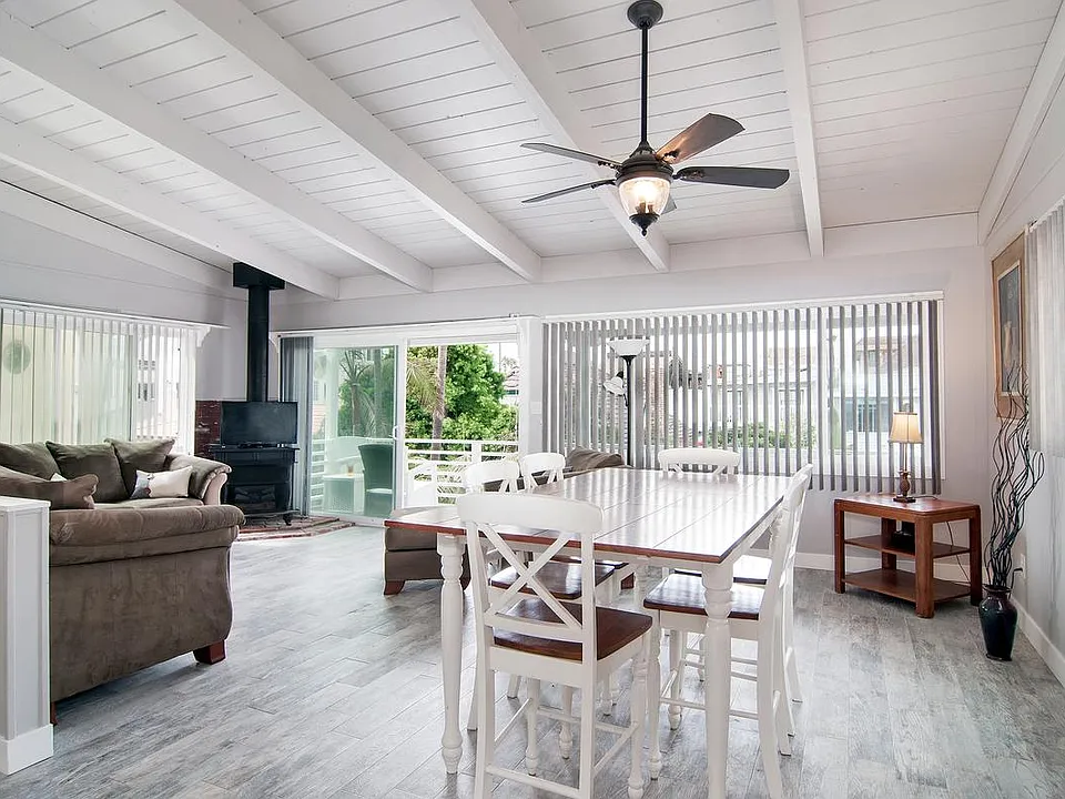 735 Balboa Ct