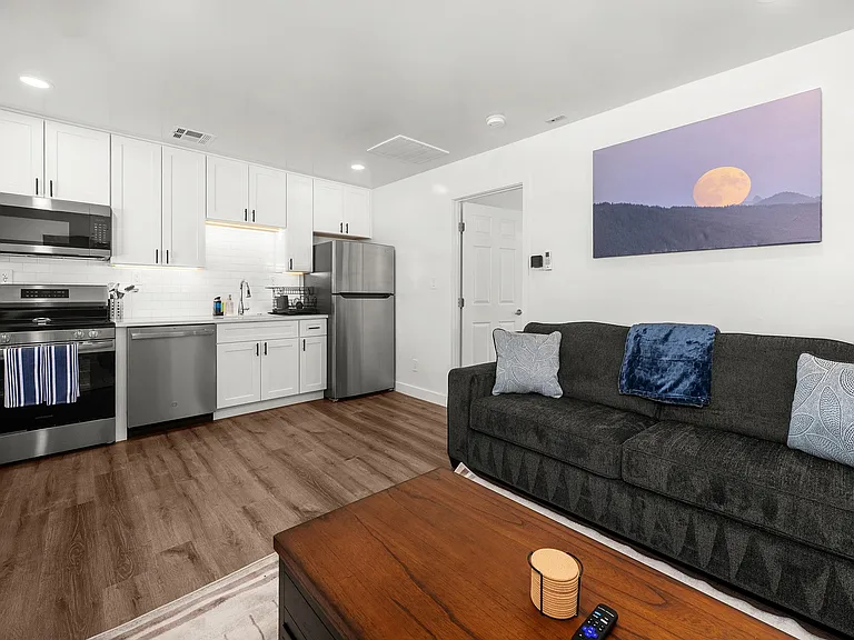 1242 E Pierce St #2 — Photo 9