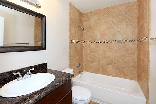 5th image of 10229 Ashwood St APT 2