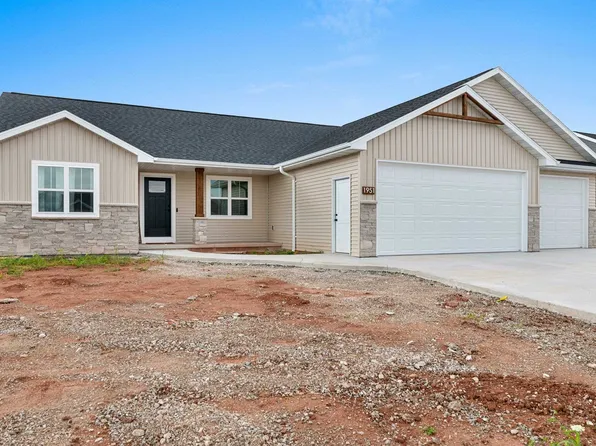 1951 White Dove Ln, Kaukauna, WI 54130
