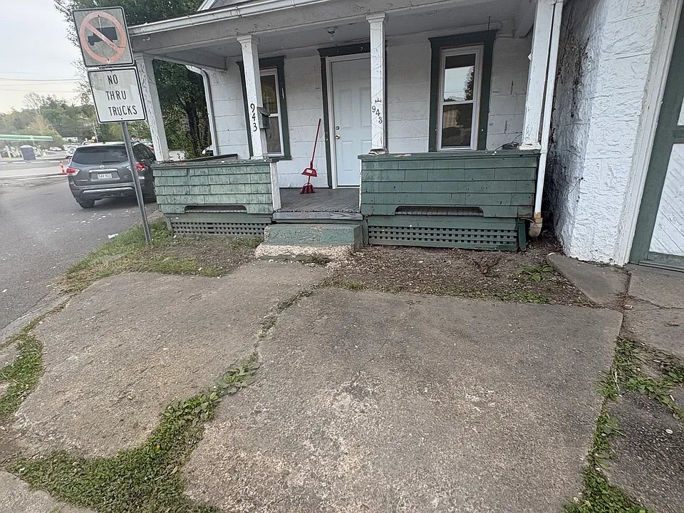 943 E Park Ave