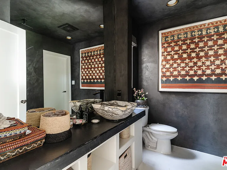 8706 Sunset Plaza Pl — Photo 18