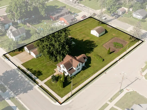 107 4th Ave NE, Dodge Center, MN 55927