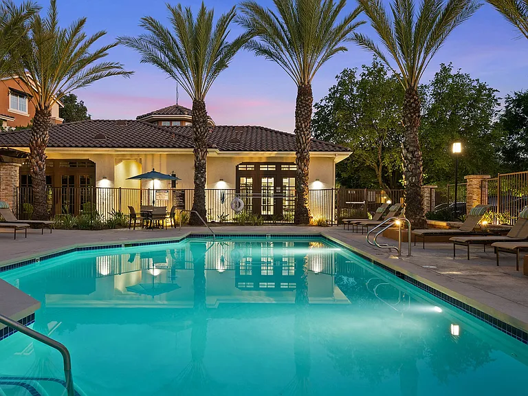 Hills of Valencia Apartments — Photo 26