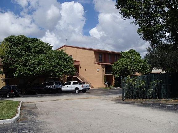 5th image of 4021 N University Dr APT C210
