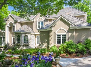 W305N1610 Silverwood Ln, Delafield, WI 53018