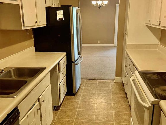 5th image of 458 Berlin Dr