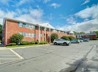32A Woodedge Ave APT 8, Edison, NJ 08817