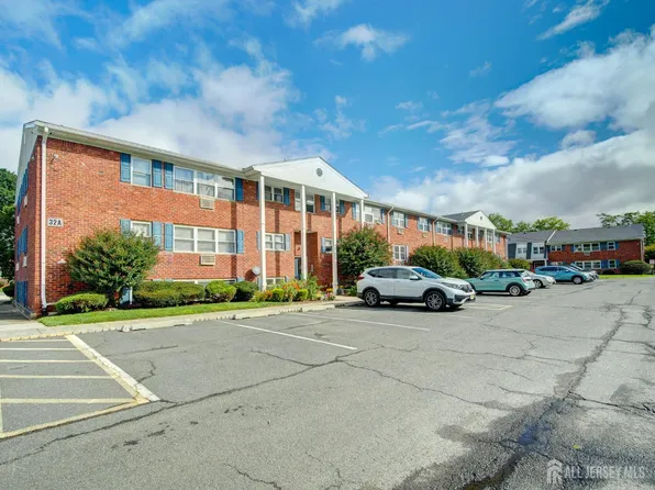32A Woodedge Ave APT 8, Edison, NJ 08817