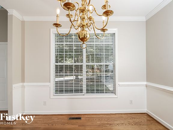 3rd image of 501 Willowview Dr