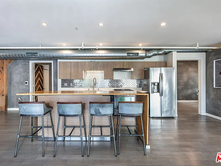 527 Molino St #202 — Photo 6