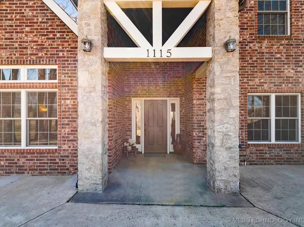 1115 Hudson Lake Rd, Bartlesville, OK 74003