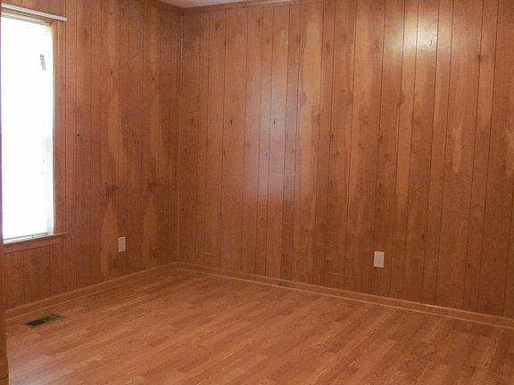 4th image of 213 E Boston Ave