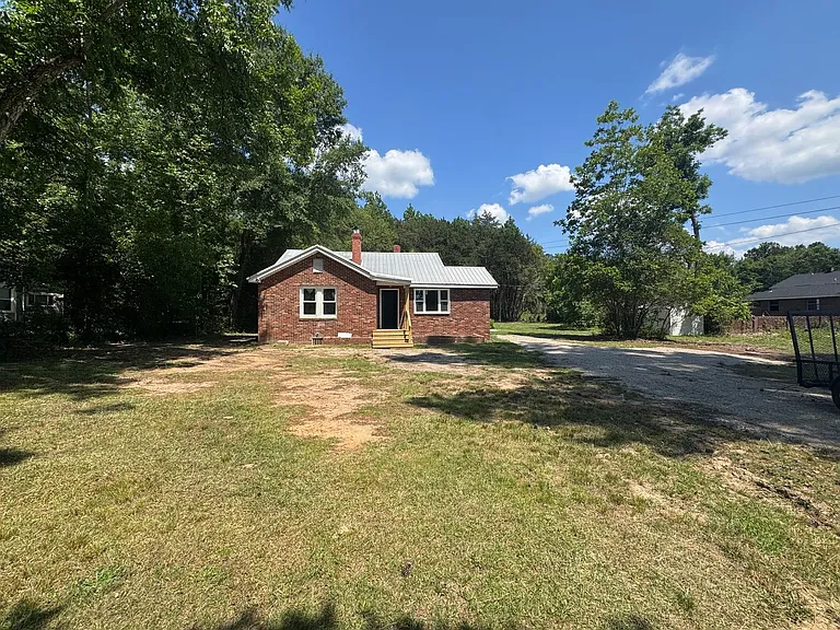 1586 Washington Rd — Photo 1