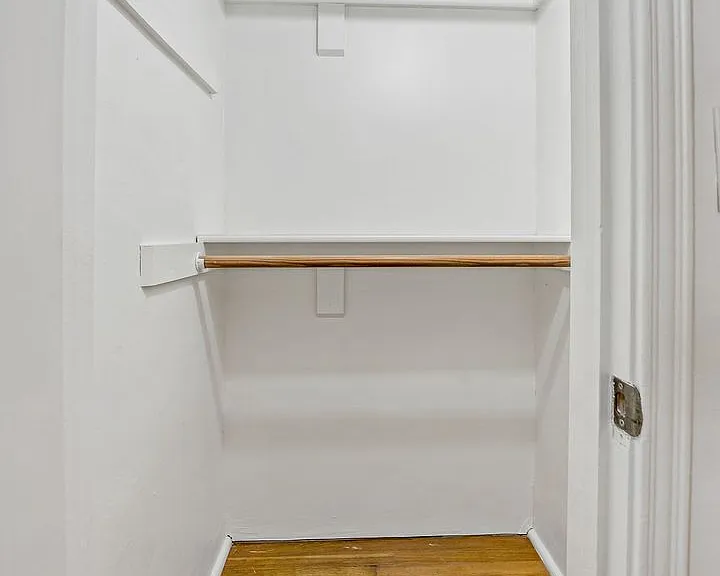 1121 E 9th St #1 — Photo 10