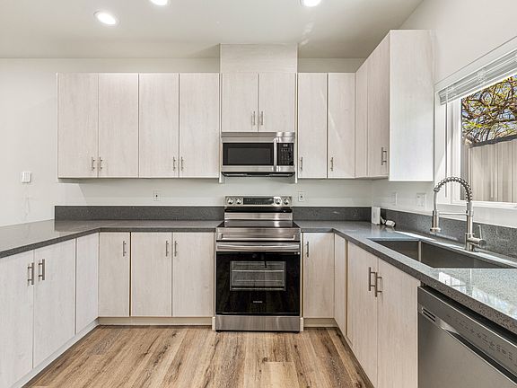 4th image of 66017 Acoma Ave #1