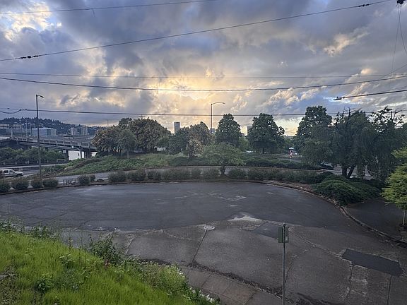 5th image of 3021 SE 6th Ave