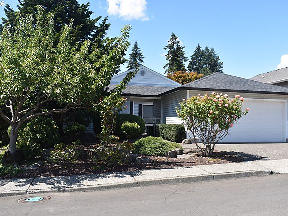 2nd image of 3202 SE 153rd Ave