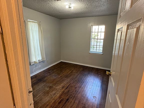3rd image of 2613 NE 22nd St