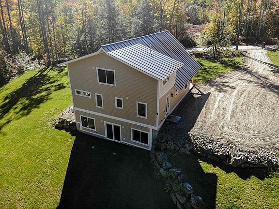 4th image of 32 New Canada Rd