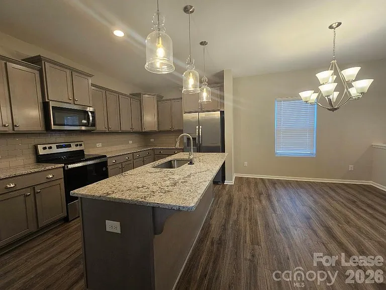 411 Copes Ct — Photo 5
