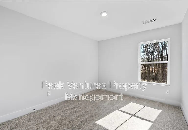 104 Norbert Ln — Photo 10