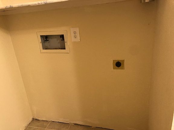 Washer & dryer hookup 