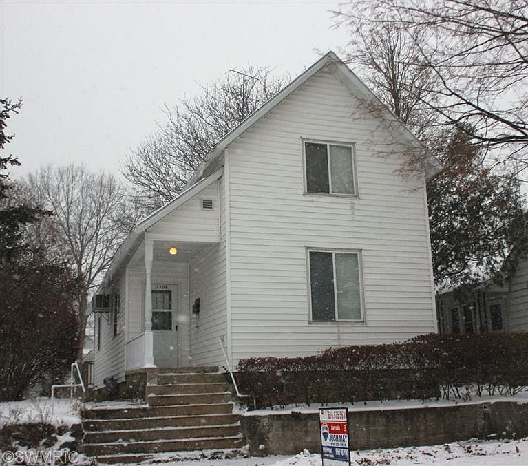 1st image of 1309 Quarry Ave NW