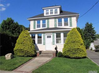 4 Cherry St, Glen Head, NY 11545