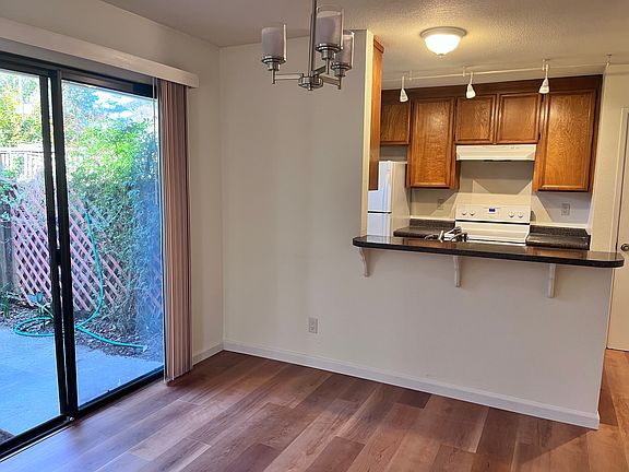2nd image of 133 Torrey Pine Ter