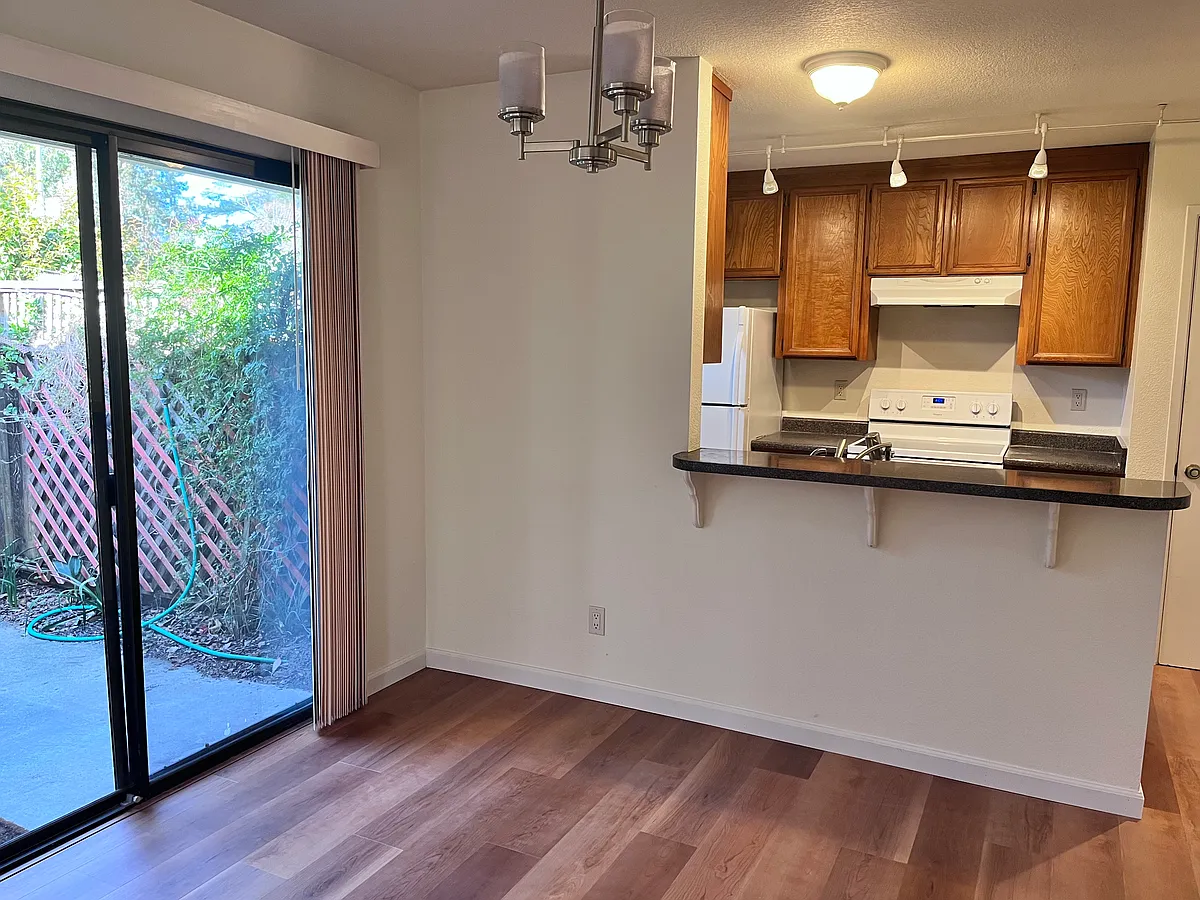 Building Photo - 133 Torrey Pine Ter