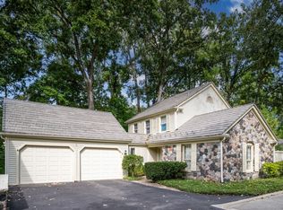 5 Court Of Bucks County, Lincolnshire, IL 60069