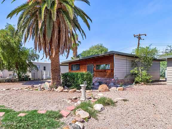 3rd image of 4621 N Camino Feliz