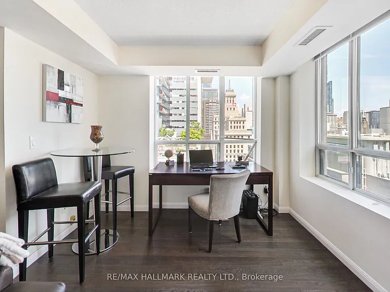 140 Simcoe St #Penthouse 09 — Photo 21