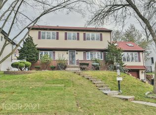 336 Maplewood Dr, Paramus, NJ 07652