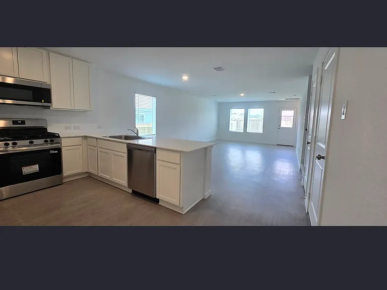 25597 Rose Creek Dr — Photo 2