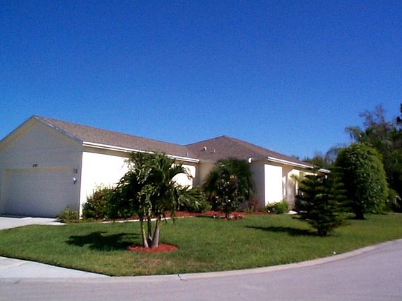 895 SW ROCKY BAYOU